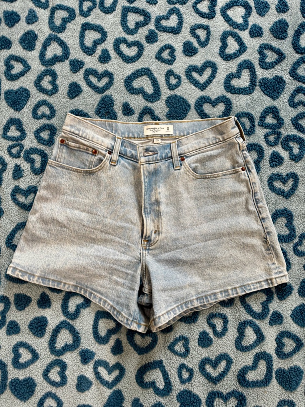 Abercrombie Mom 4” High Rise Curve Love Shorts EUC size 30 - Picture 3 of 6